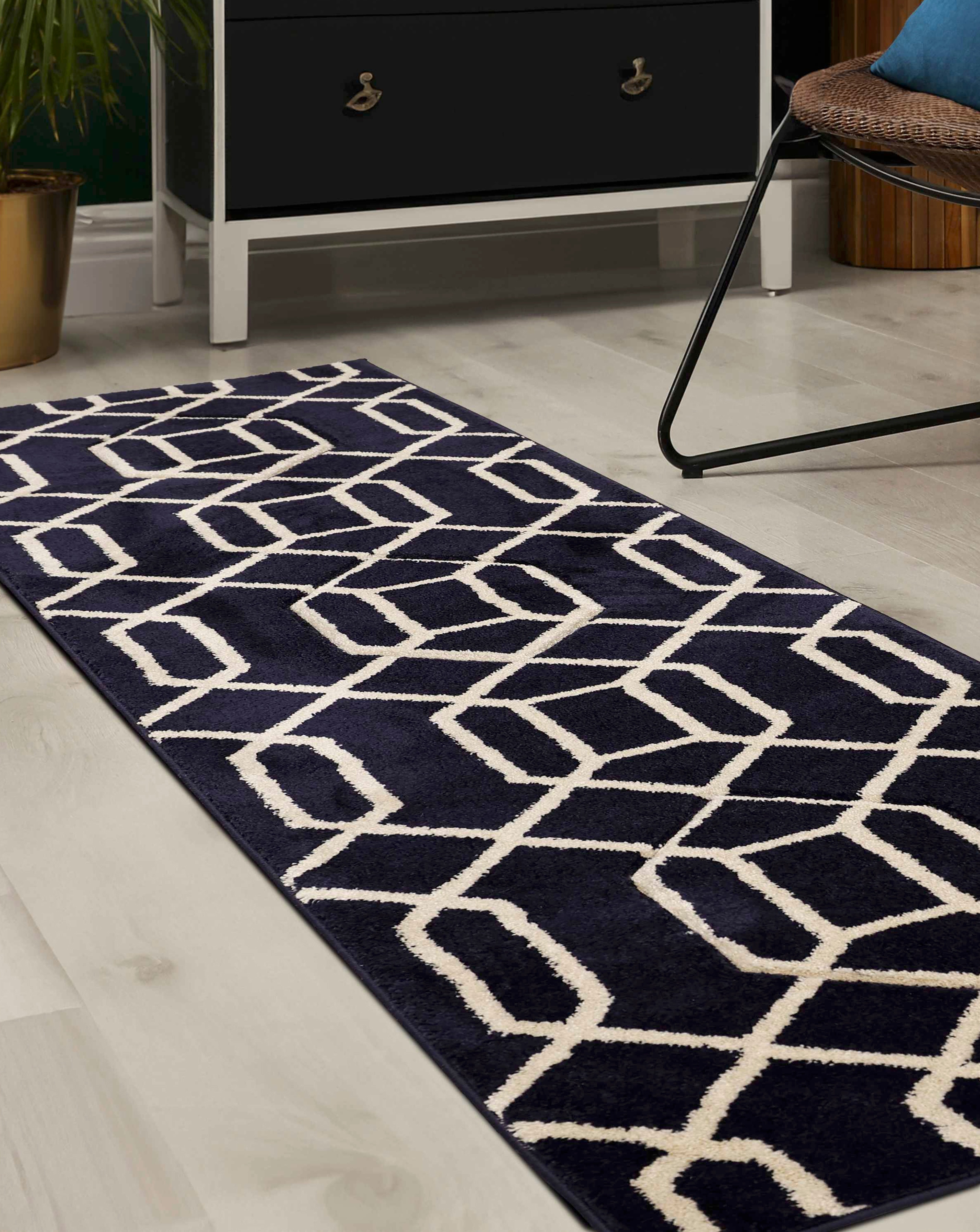 Newport Lattice Geometric Runner