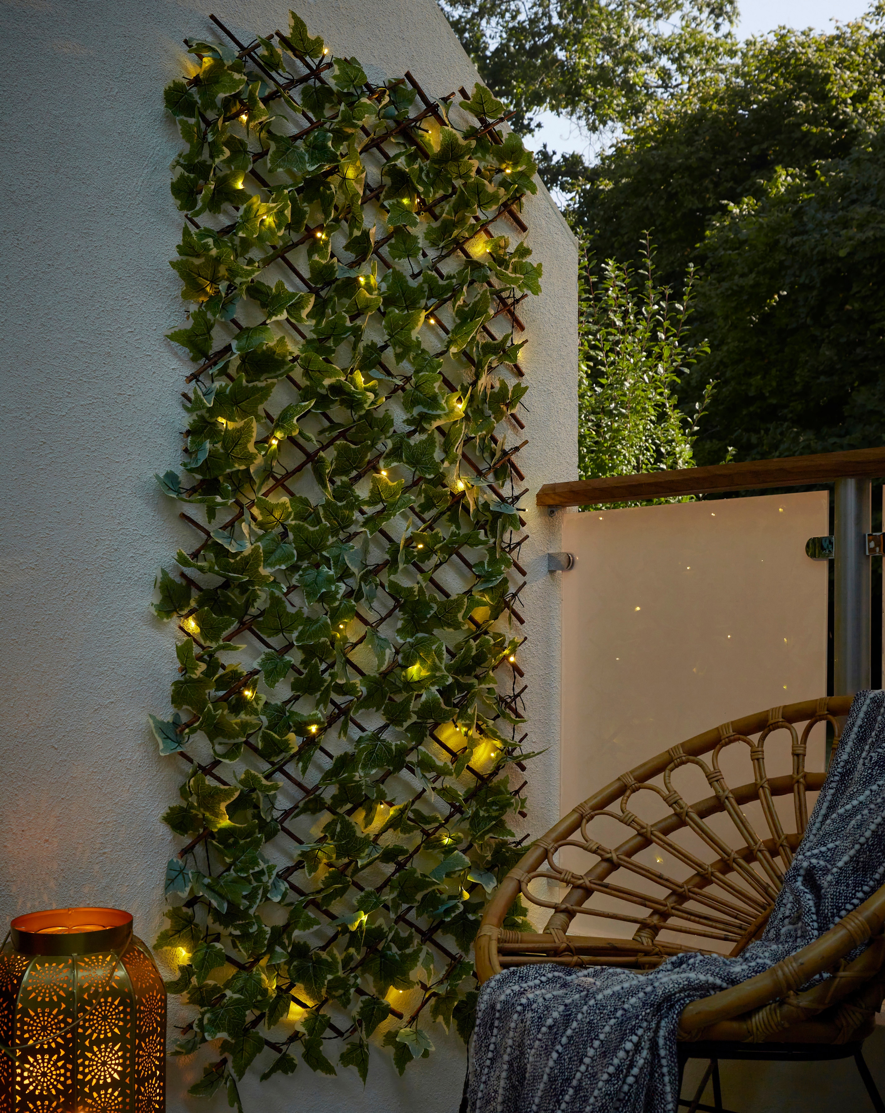 Pre-Lit Solar Ivy Trellis