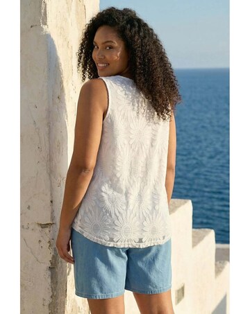 Roman Curve Sunflower Lace Texture Vest