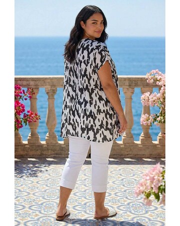 Roman Curve Ladder Printed Top