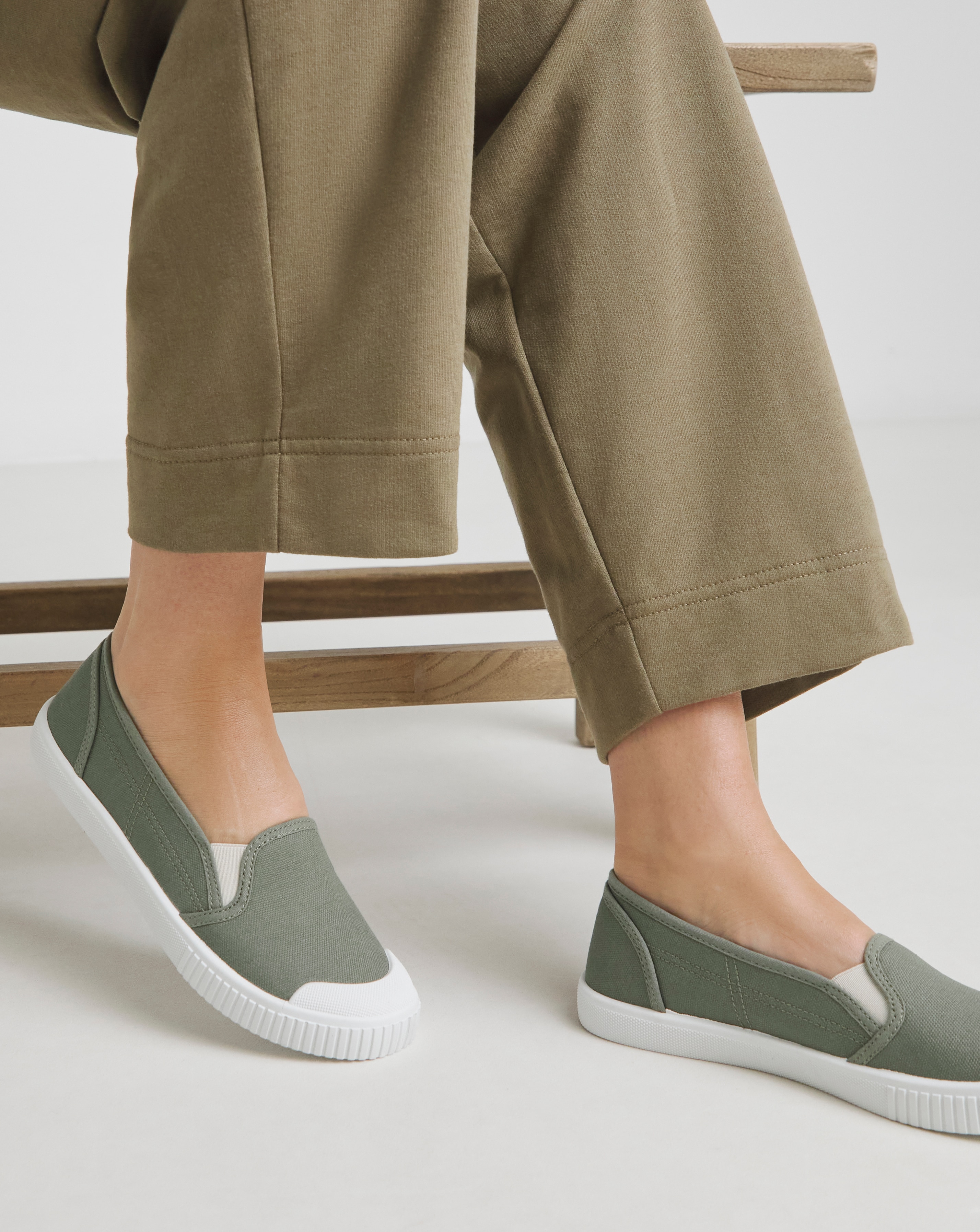 Slip on Plimsole Standard Fit