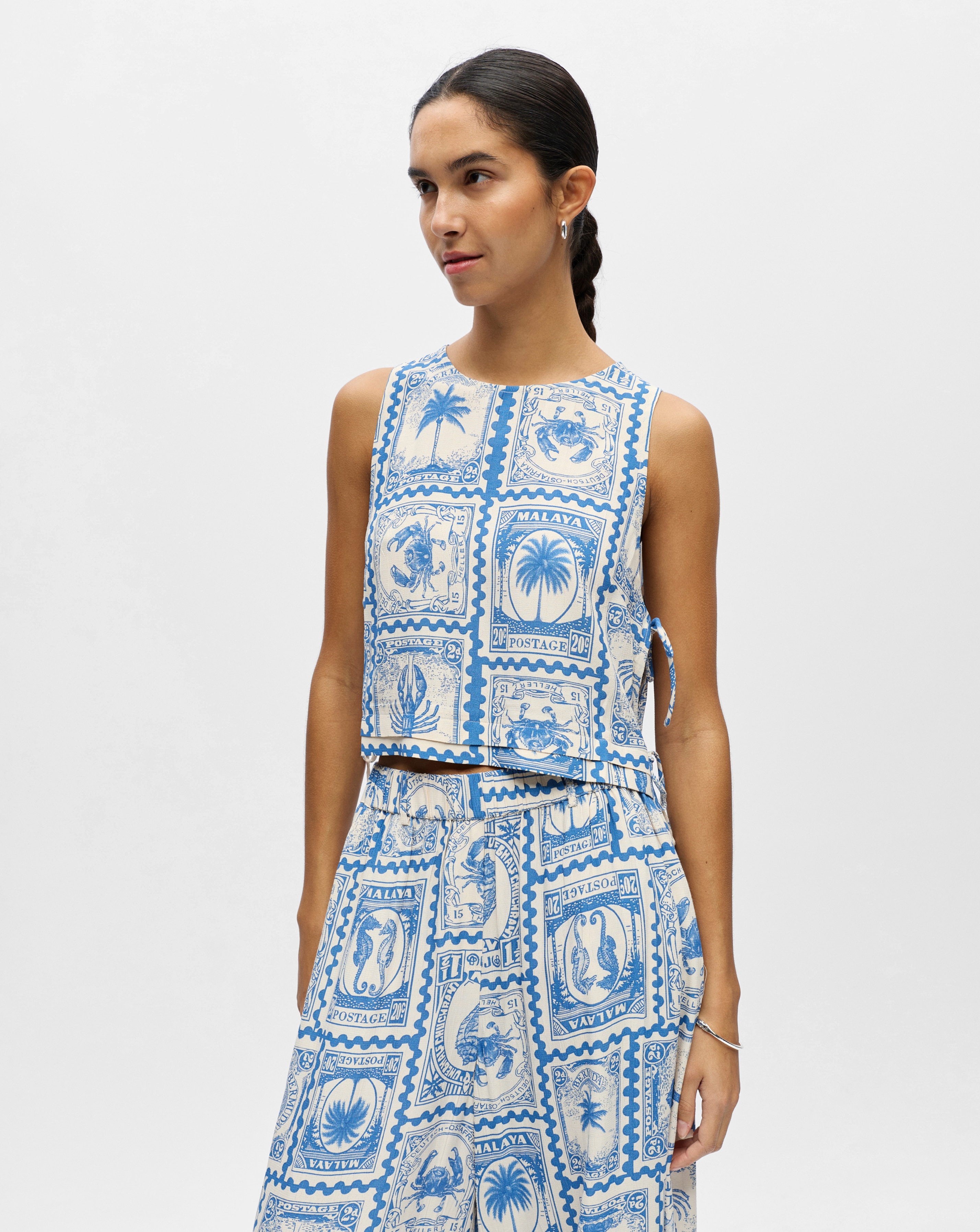 New In - OBJECT SLEEVELESS CROPPED TOP