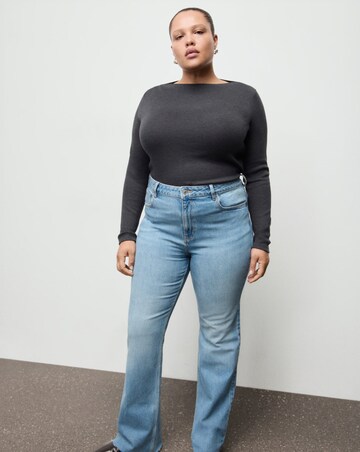 Mango Flare Mid-Rise Jean