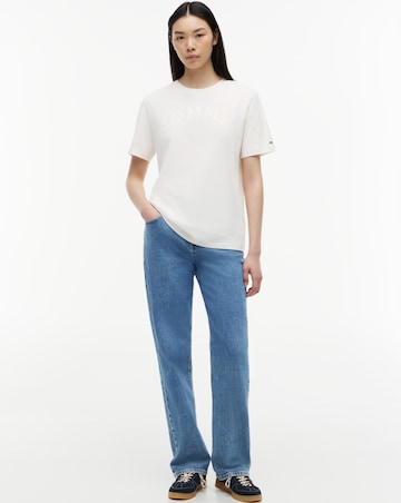 TOMMY JEANS RELAXED VARSITY TEE