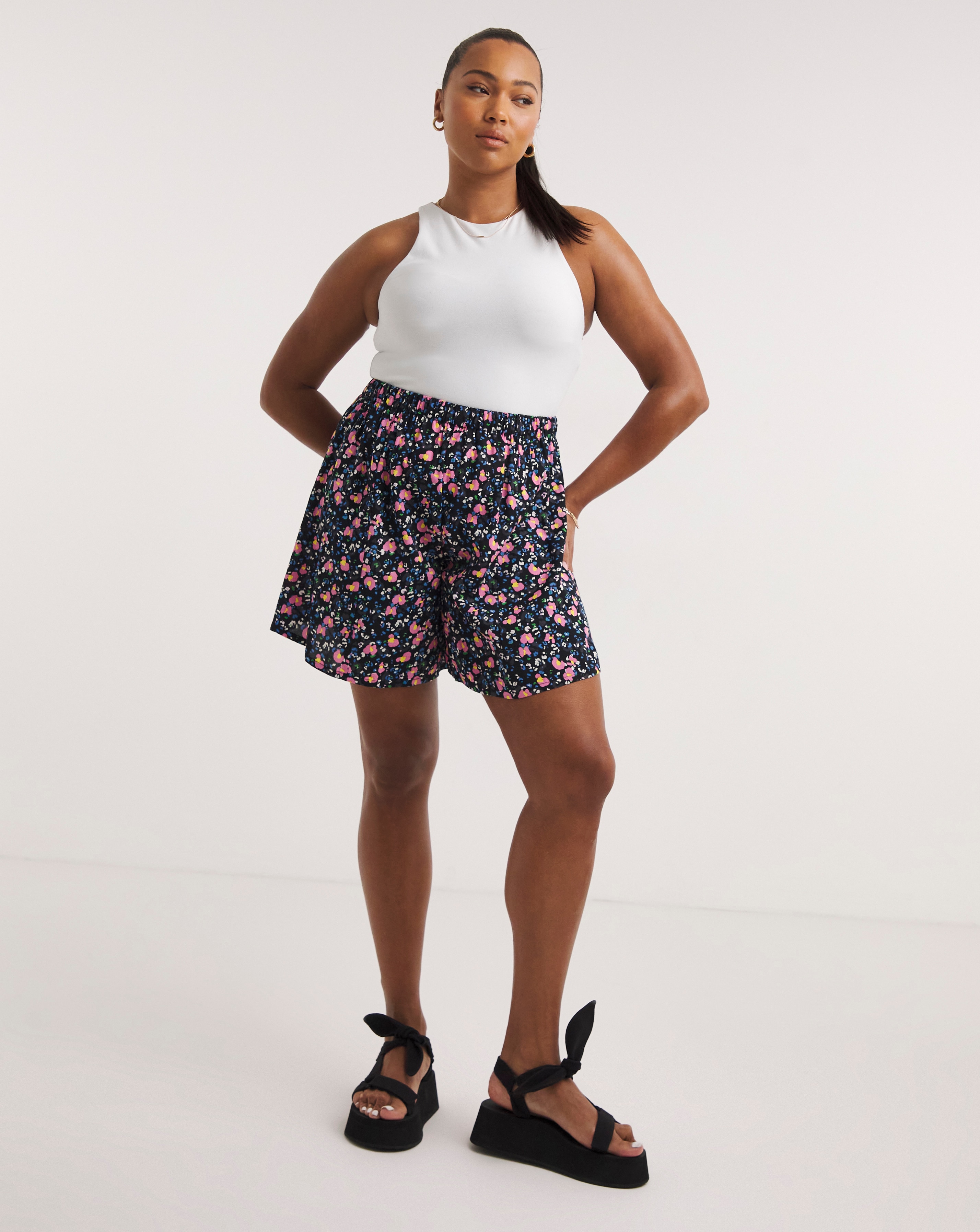 Ditsy Relaxed Woven Flippy Short