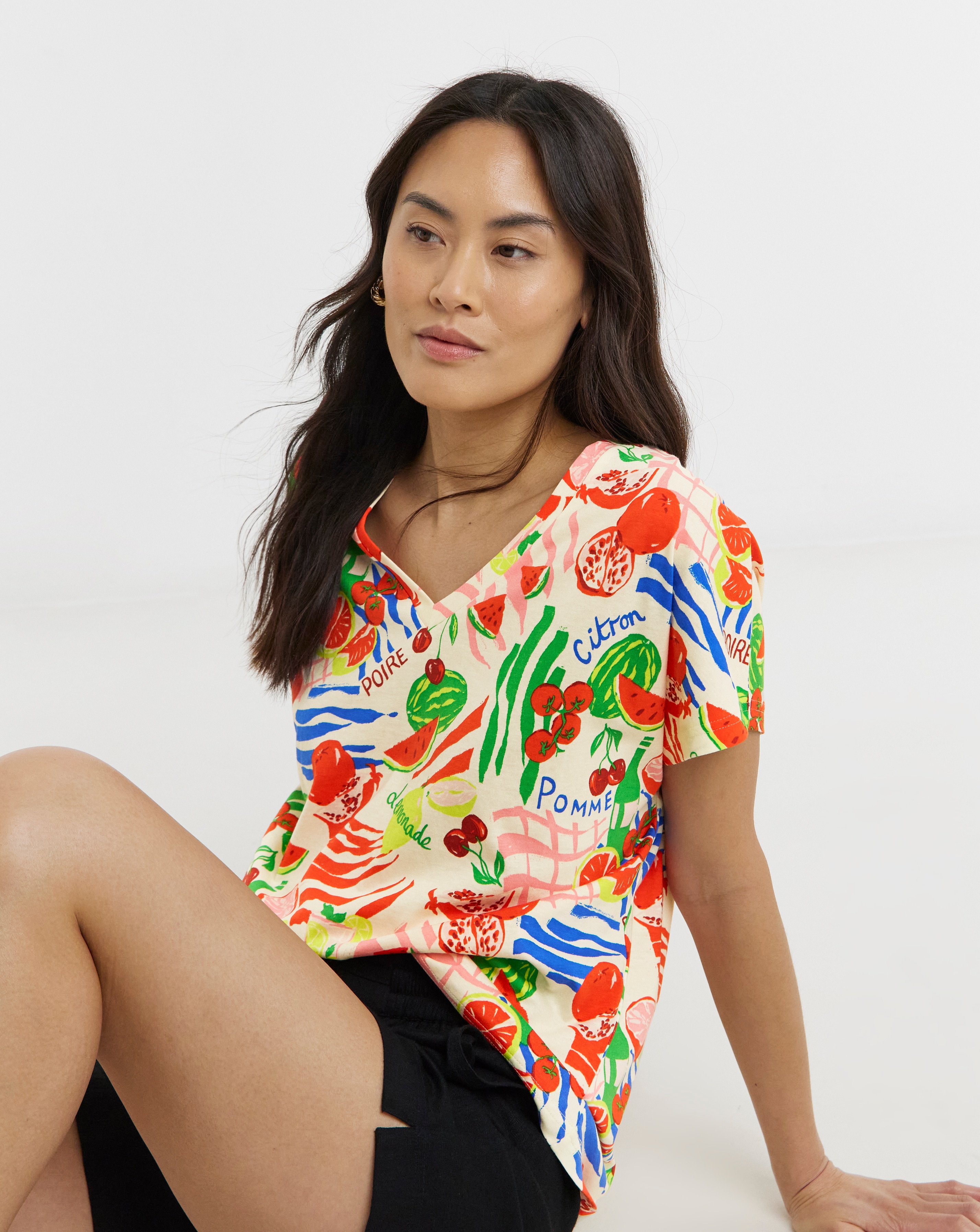 New In - The V-neck T-shirt