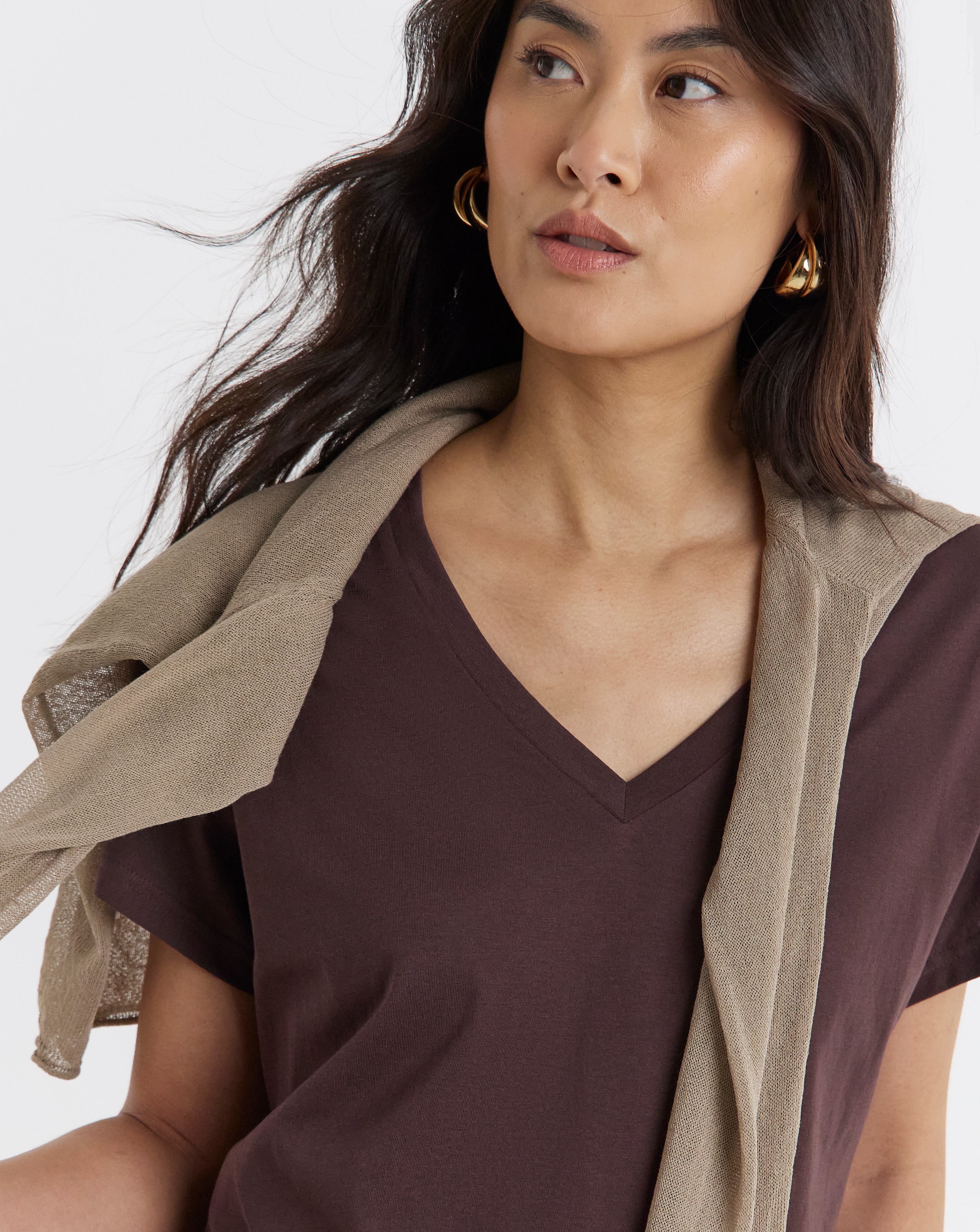 New In - The V-Neck T-shirt