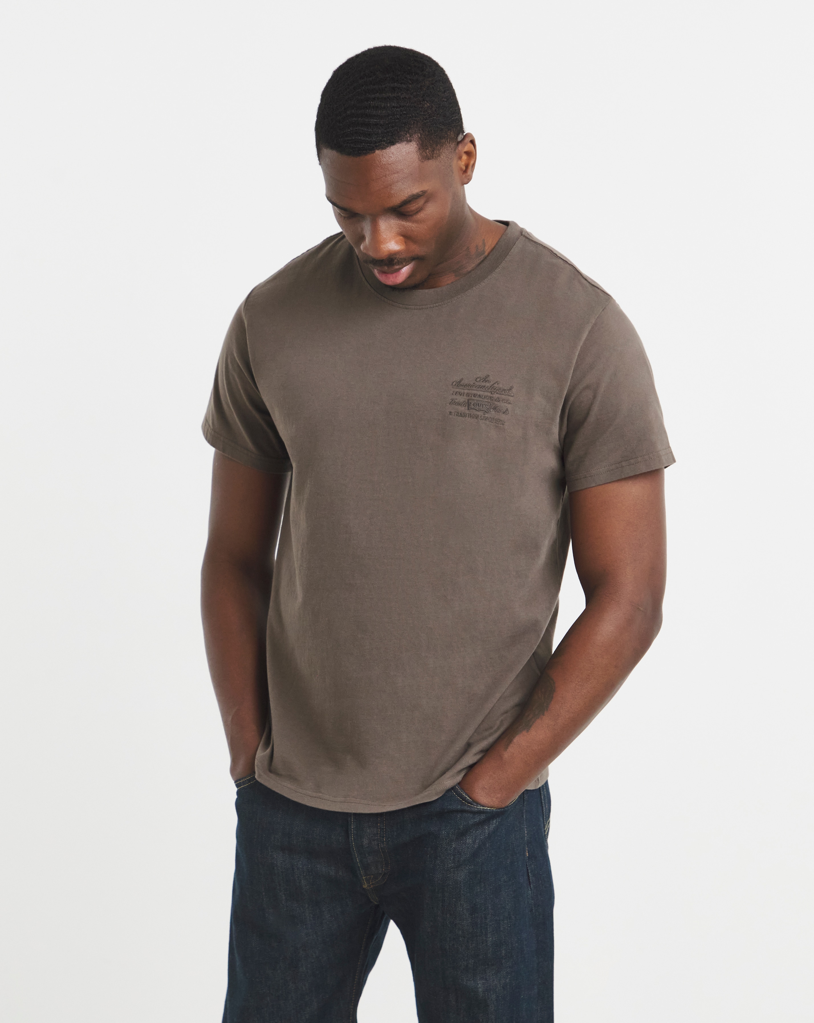 Levi's Chest Graphic T-Shirt - Brown