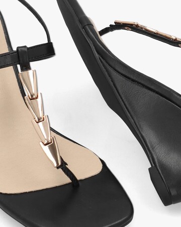 Daniel Yoko Black Gold Trim Toe Post Mid Wedge Sandals Standard Fit