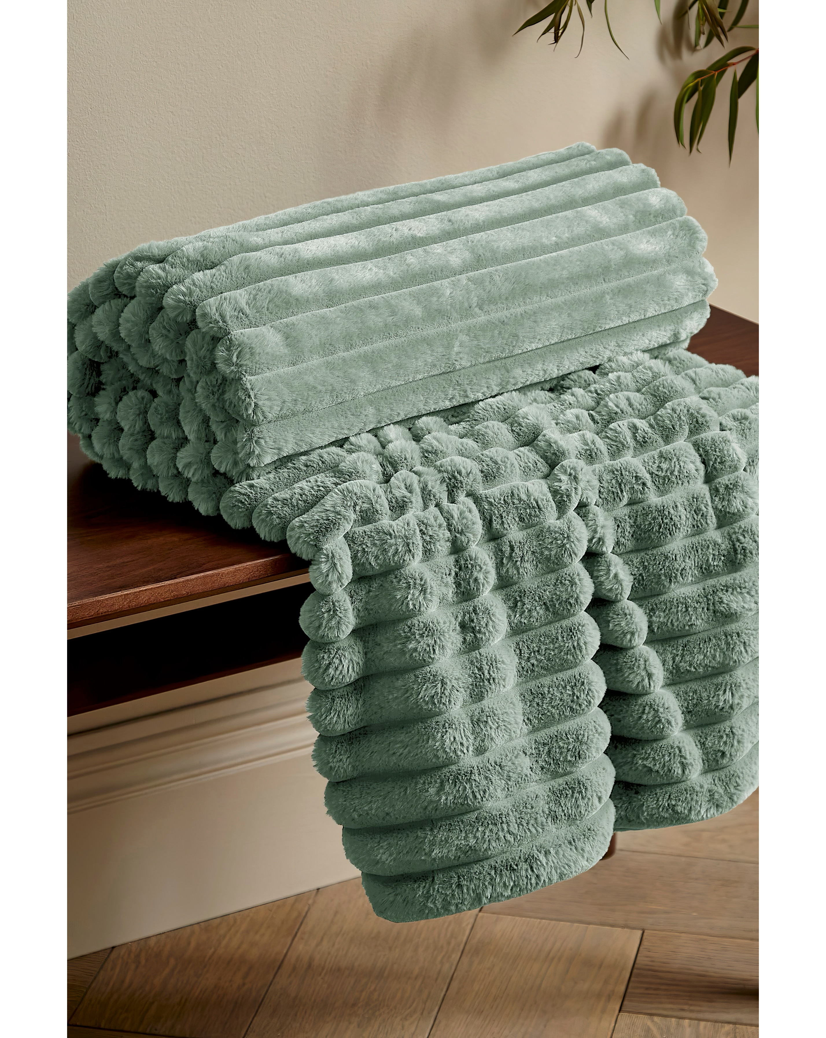 Cosy Ribbed Throw