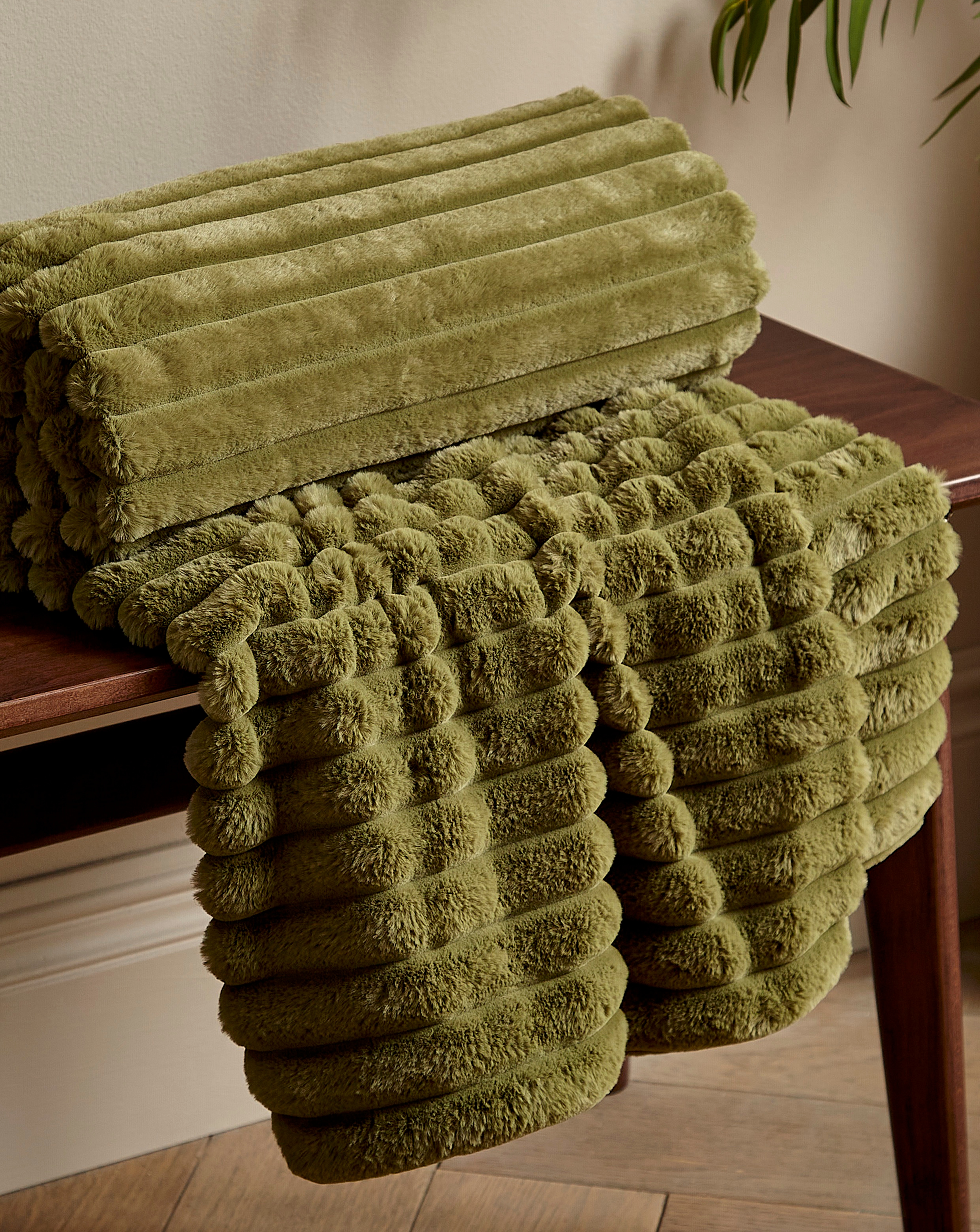 Cosy Ribbed Throw - Olive