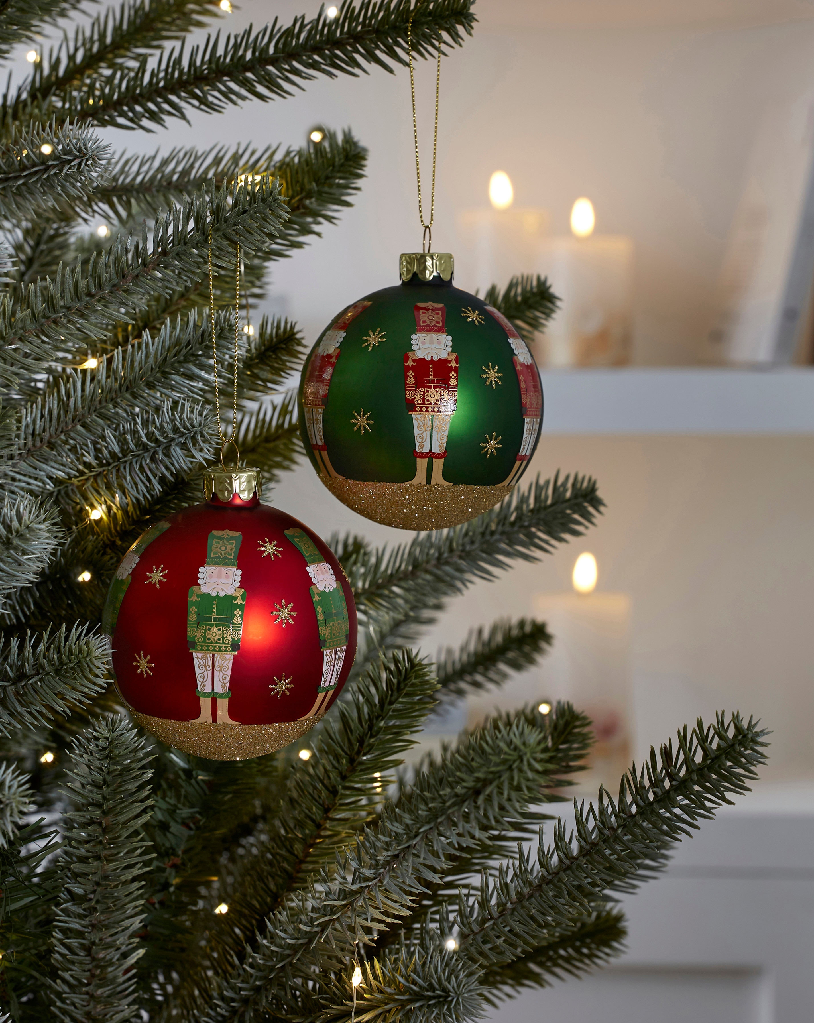 Gisela Graham 2 Red & Green Nutcrackers