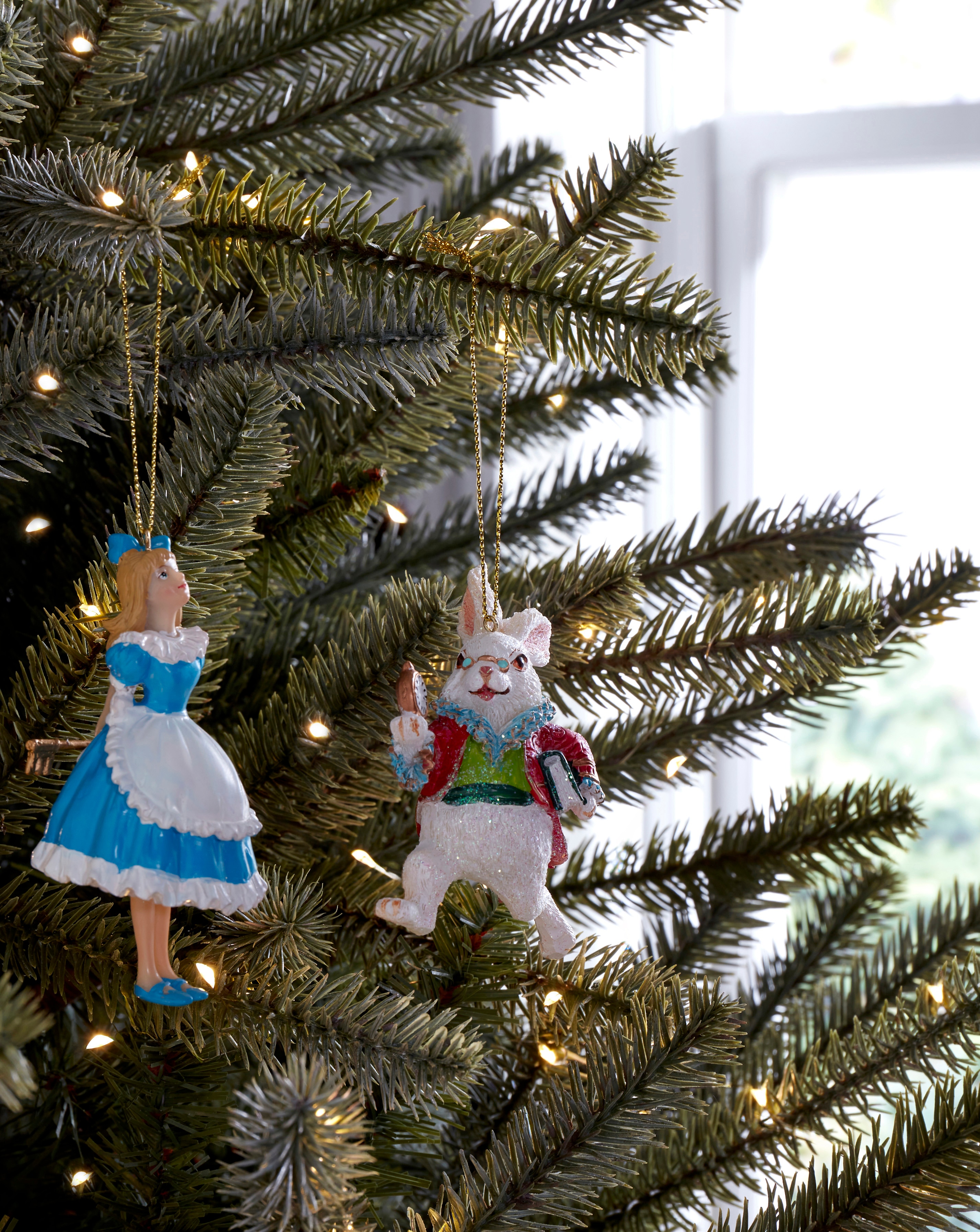 Gisela Graham Alice & White Rabbit Decs