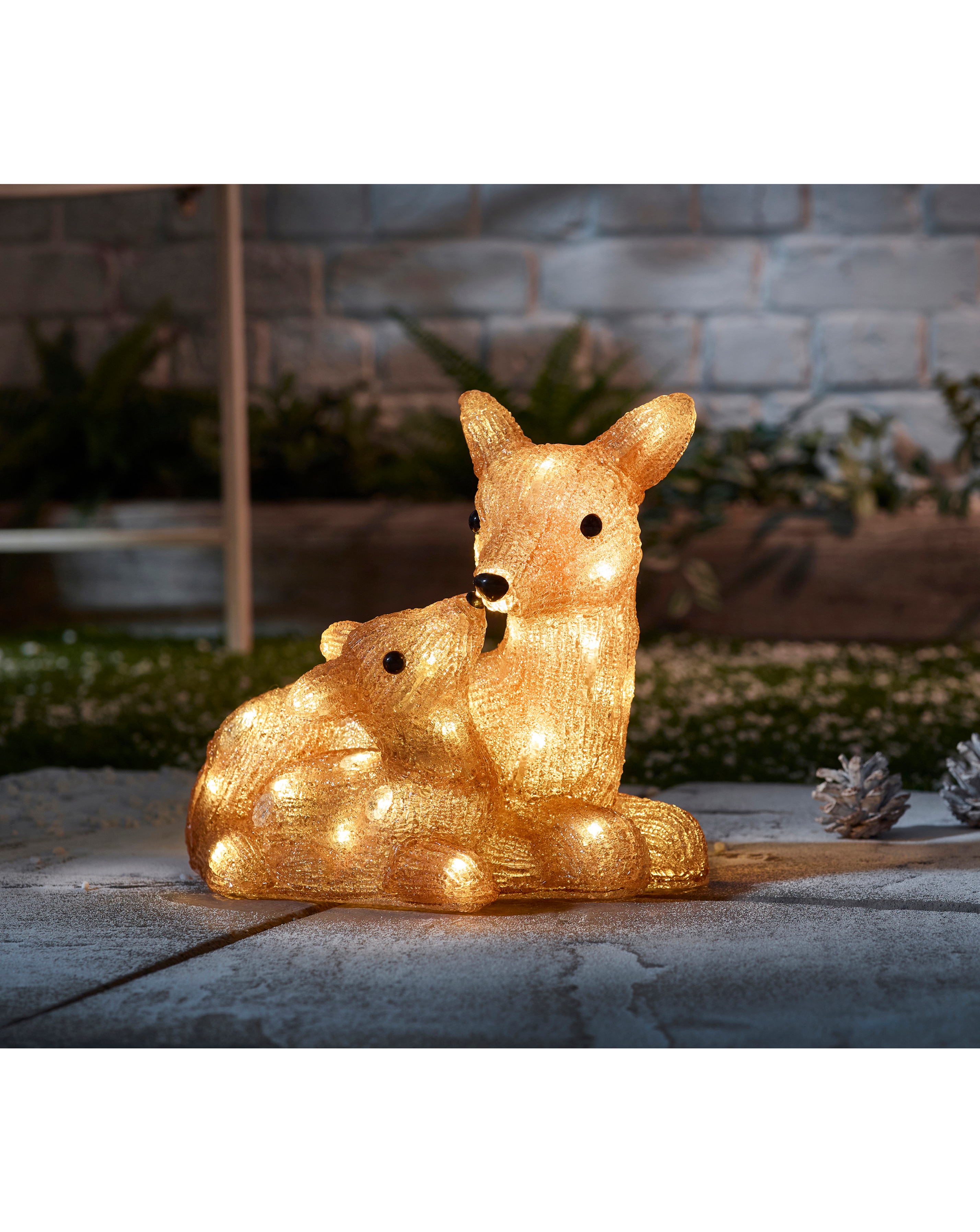 Three Kings InLit Ice Doe & Fawn