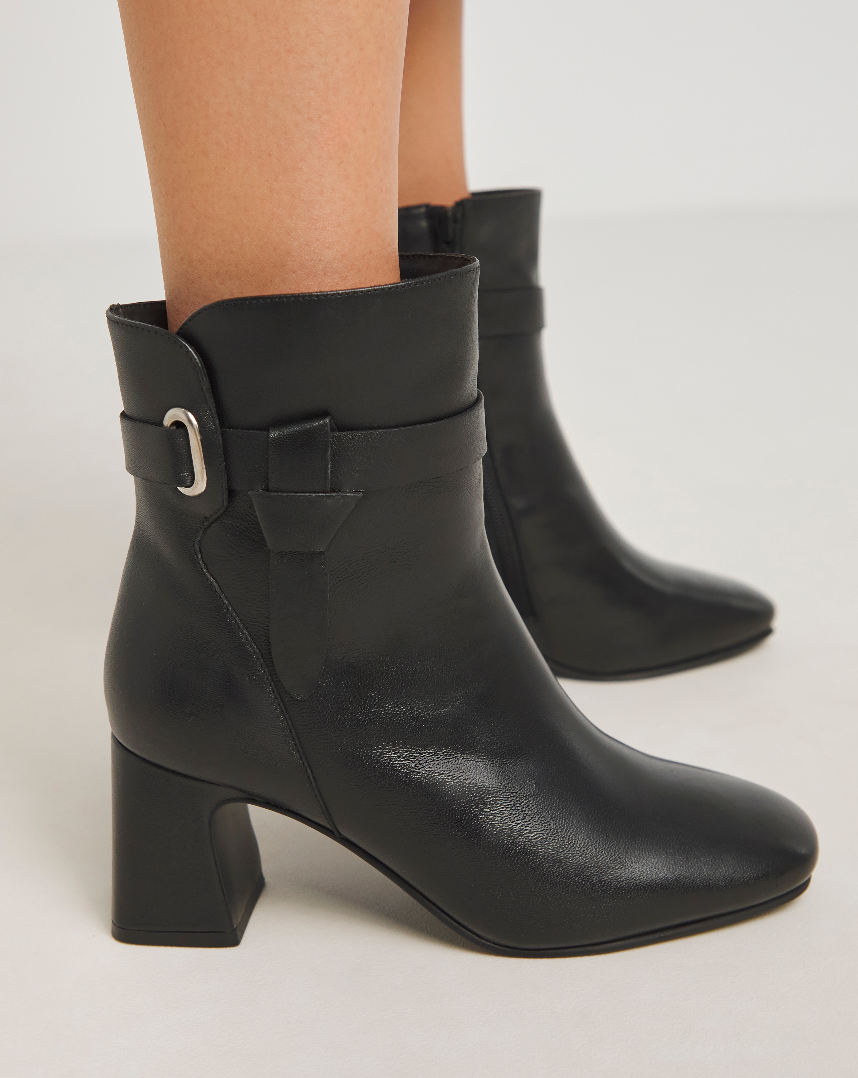 Heeled Leather Boots w Wrap Wide Fit
