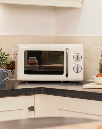 Russell Hobbs RHRETMM705C 17Litre Retro Manual Microwave - Cream