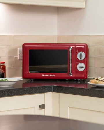 Russell Hobbs RHRETMM705R 17Litre Retro Manual Microwave - Red