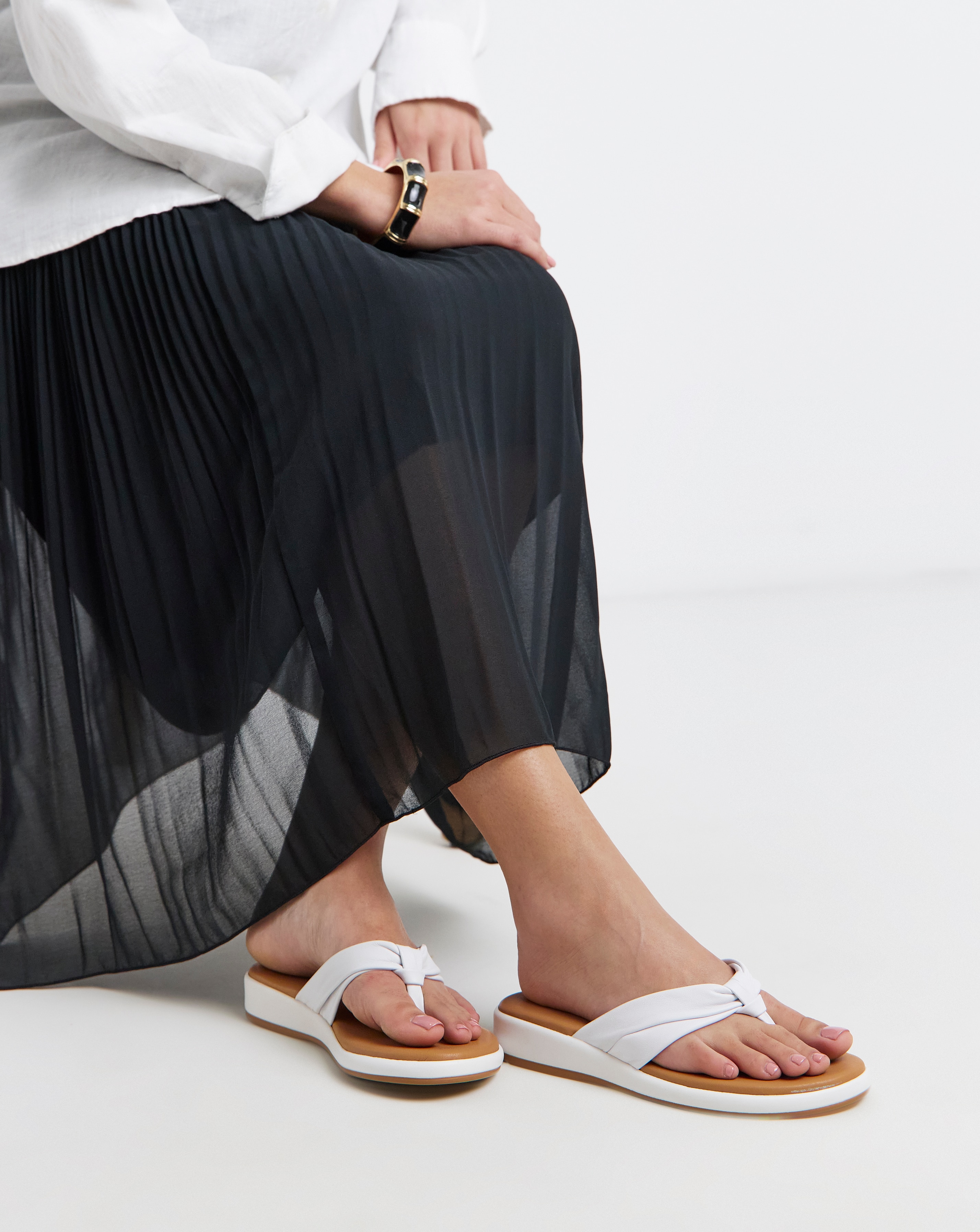 New In - Toe Post Low Wedge Sandal Ex Wide