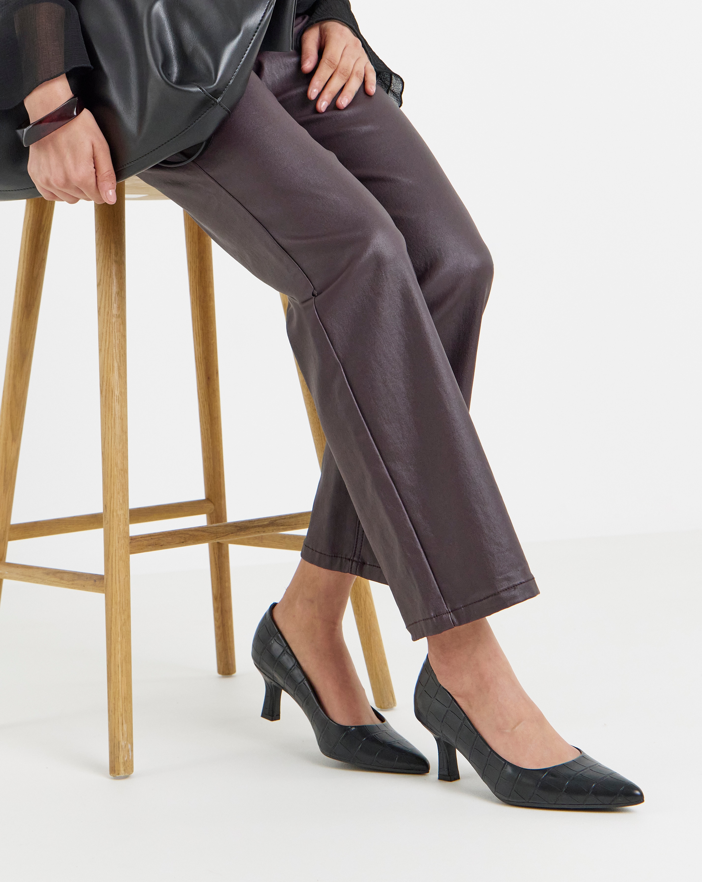 New In - Pointed Toe Kitten Heel Shoe Wide