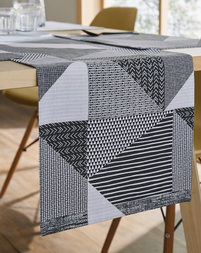 Larsson Geo Table Runner
