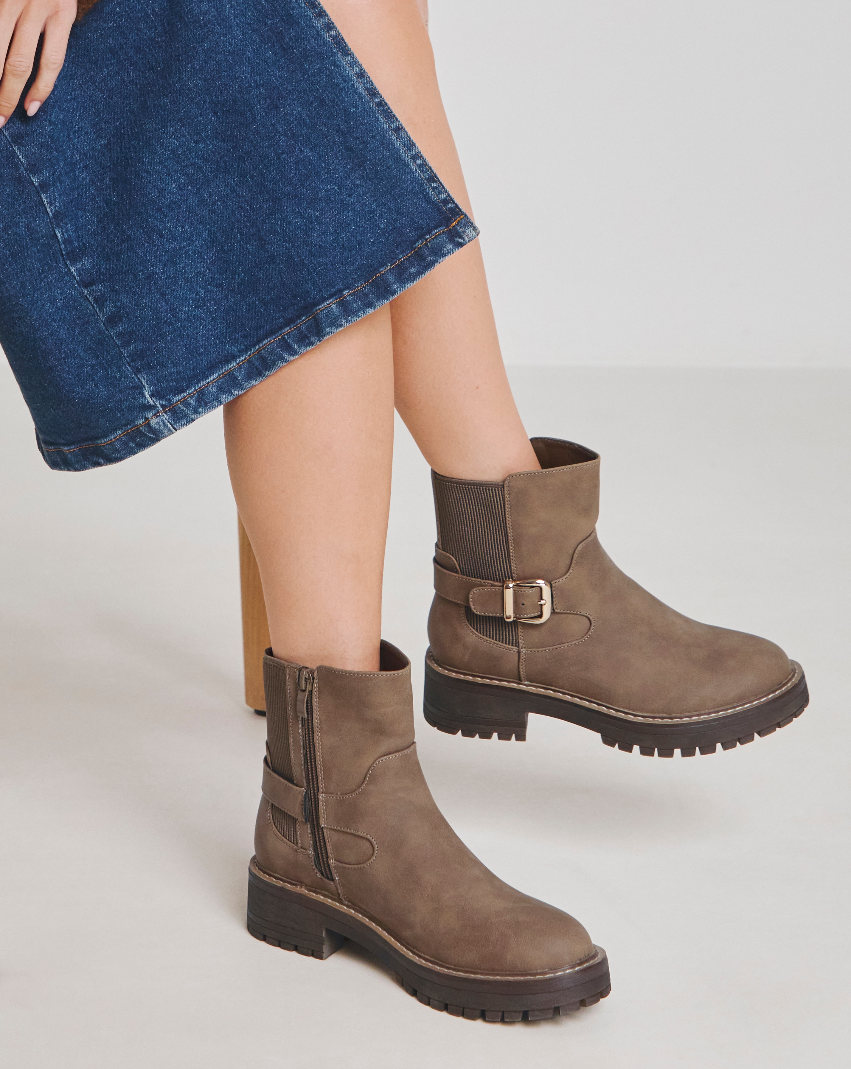 Ankle Chelsea Boots Wide E Fit