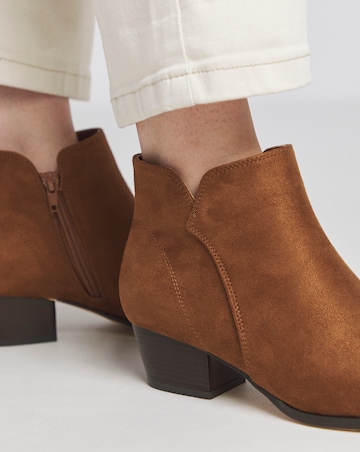 Meredith Ankle Western Boot - Extra Wide Fit (EEE)