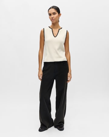 Object Sleeve V-neck Knit Top