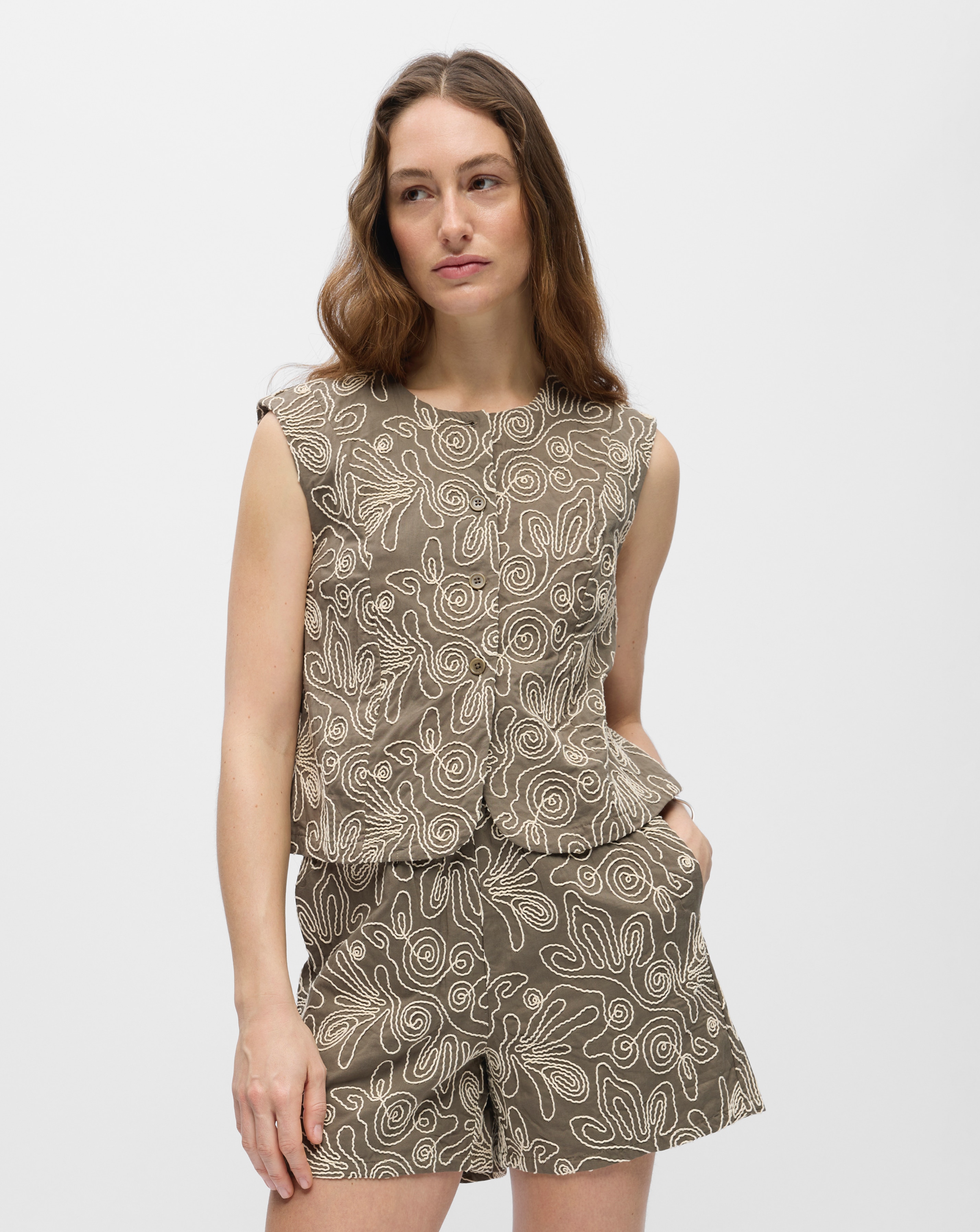 New In - OBJECT SLEEVELESS VEST