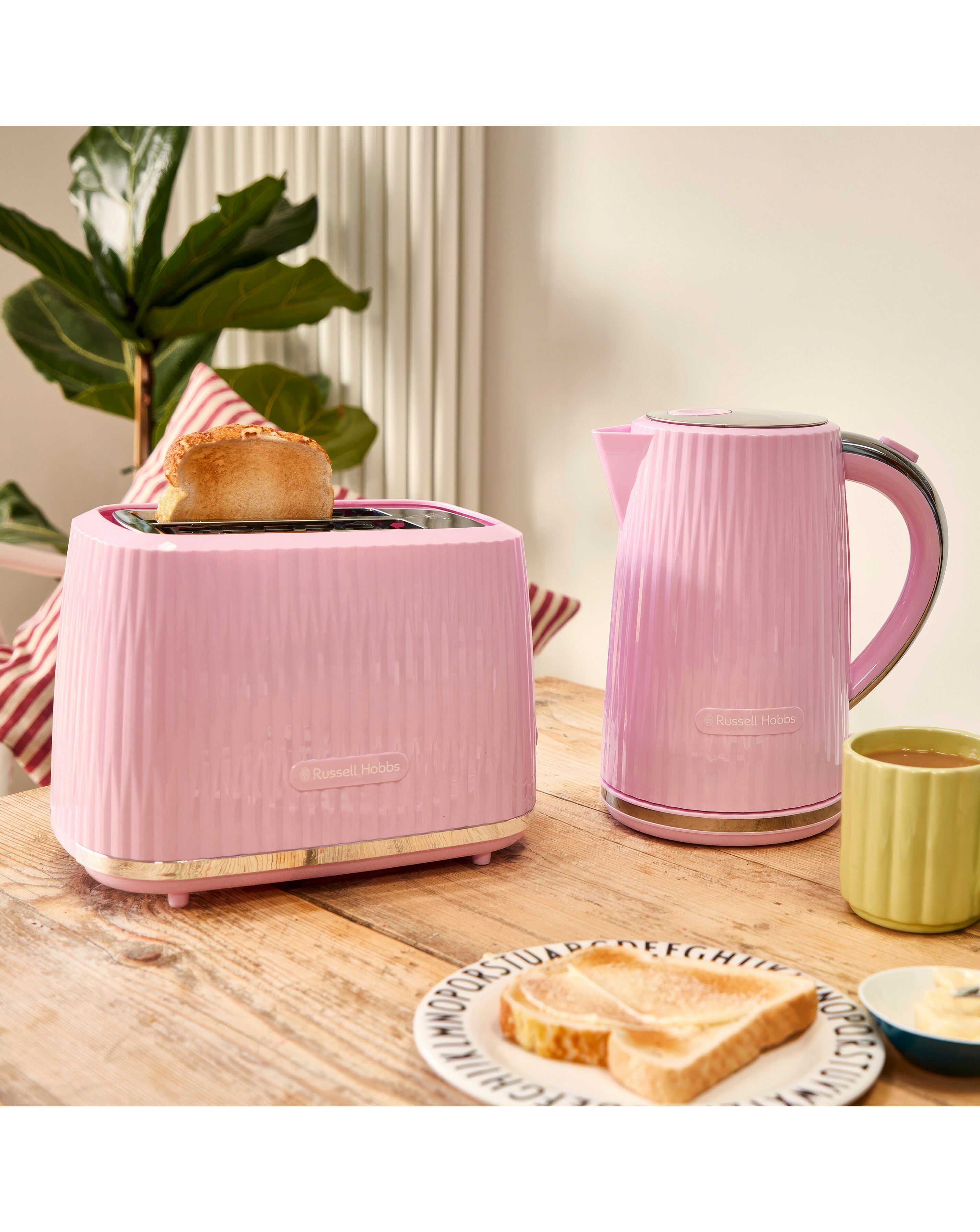 Russell Hobbs 27362 / 27372 Eden Kettle and 2 Slice Toaster Raspberry Bundle