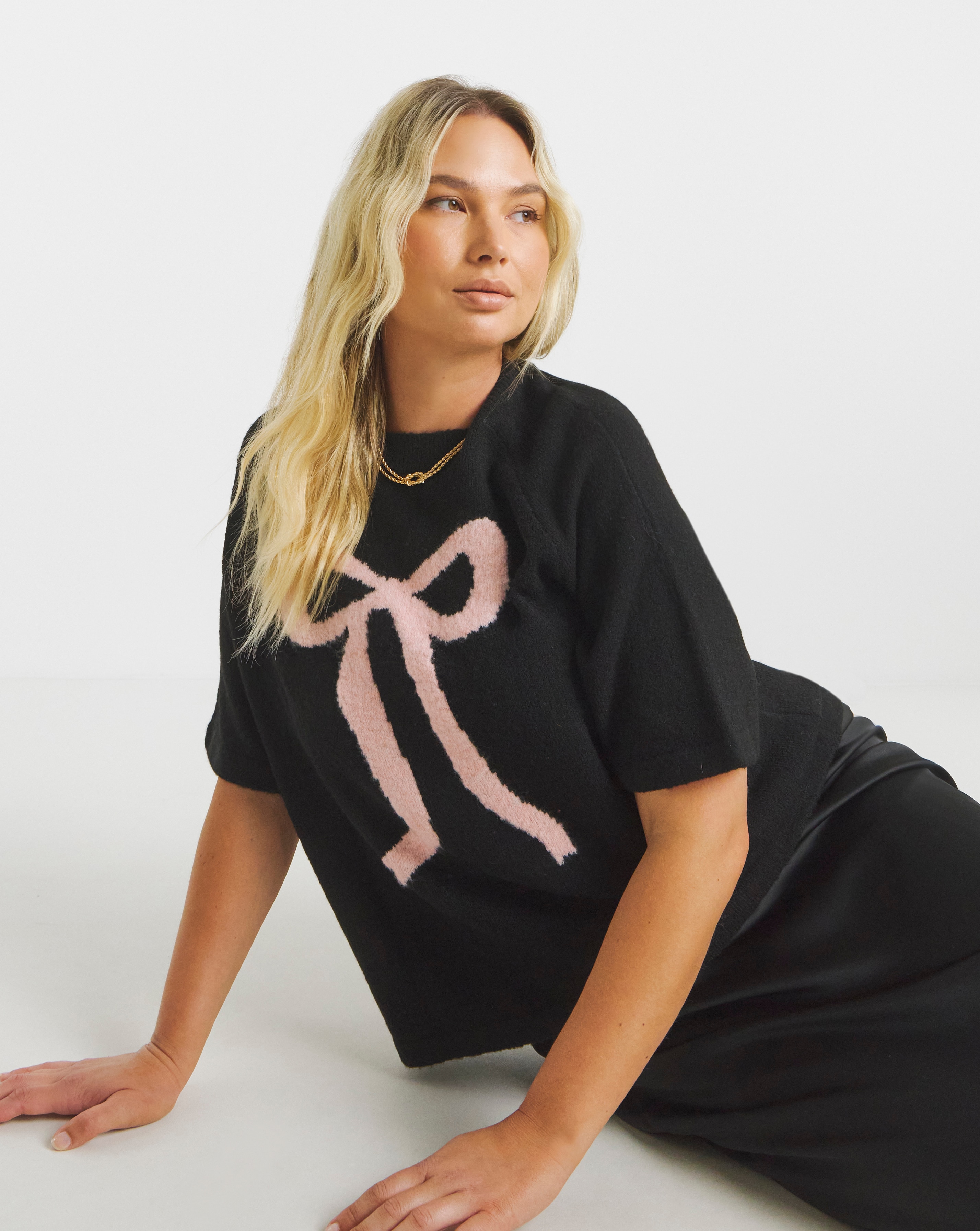 Bow Placement Print Knitted T-Shirt