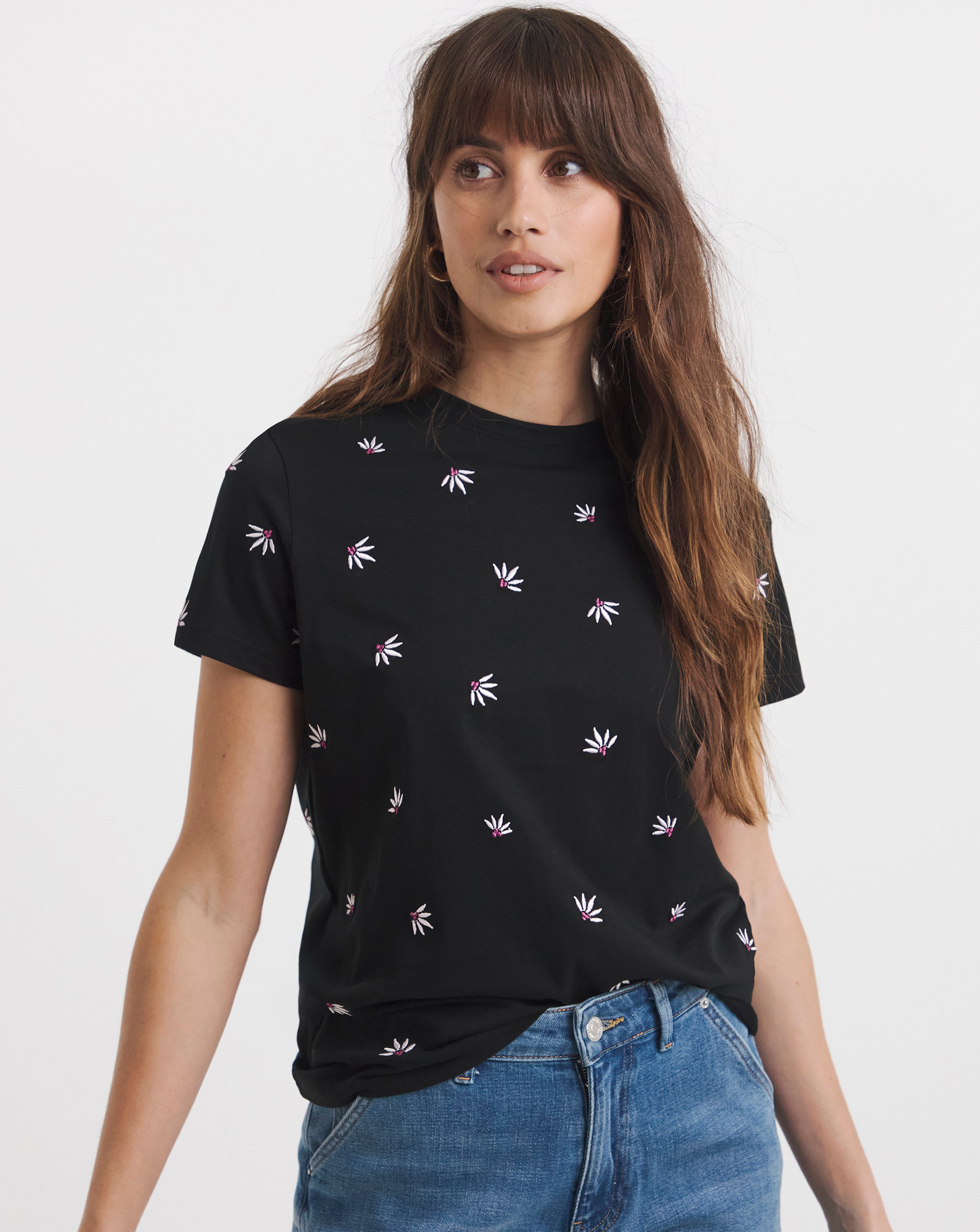 ALL OVER EMBROIDED CREW NECK TEE