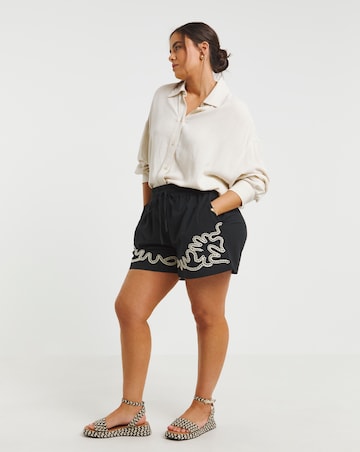 Simply Be Black Embroidered Tie Waist Shorts