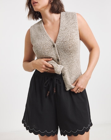 Simply Be Scallop Hem Shorts