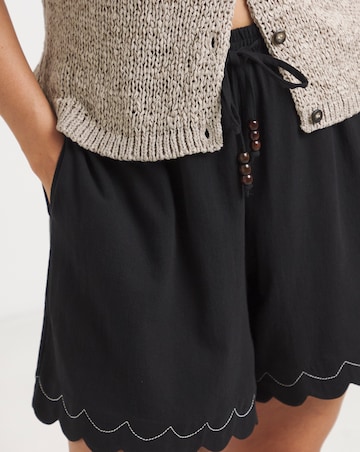 Simply Be Scallop Hem Shorts