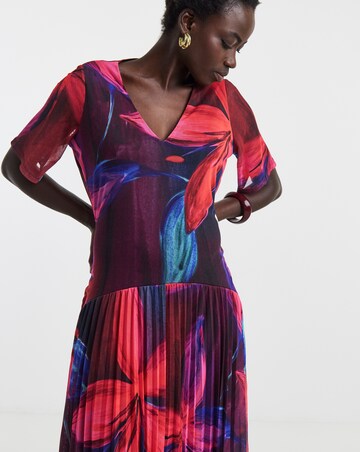 V Neck Drop Waist Pleated Dress