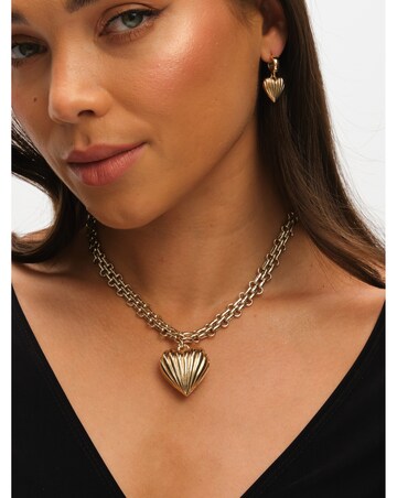 Mood Gold Ridged Heart Chunky Short Pendant