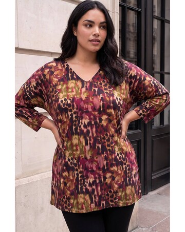 Roman Curve Animal Print V-Neck Top