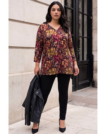 Roman Curve Animal Print V-Neck Top