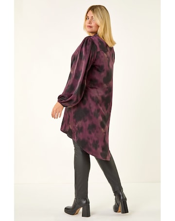 Roman Curve Print Buttoned Blouse