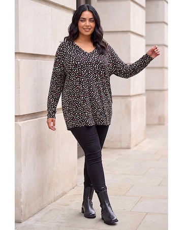 Roman Curve Spotted V-Neck Stretch Top
