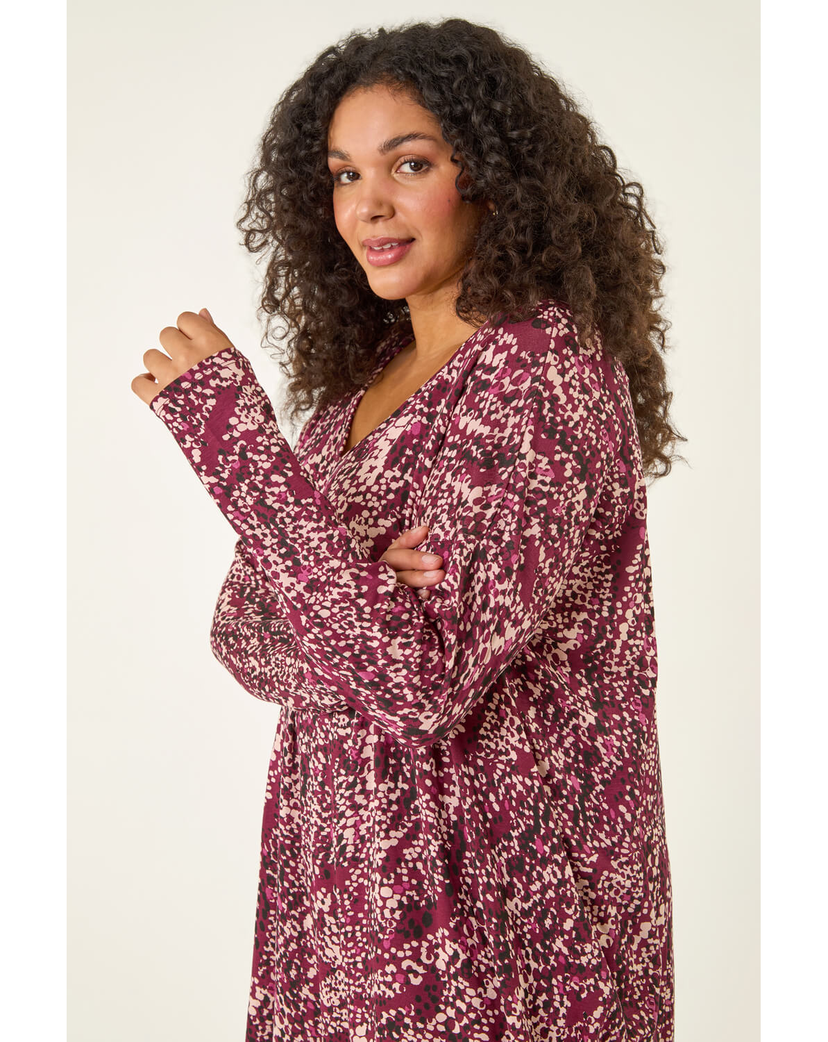Roman Curve Spot V-Neck Stretch Top