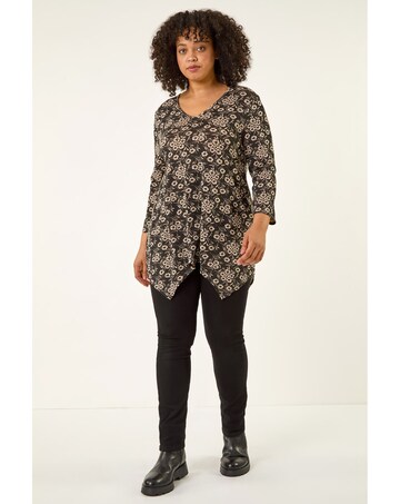 Roman Curve Floral V-Neck Stretch Top