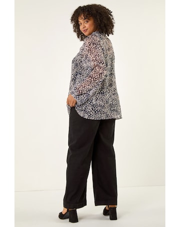 Roman Curve Georgette Keyhole Top