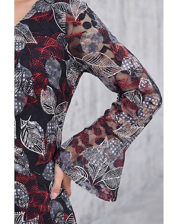 Roman Leaf Printed Lace V-Neck Top