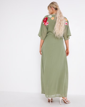 Hope & Ivy Cora Embroidered Maxi Dress