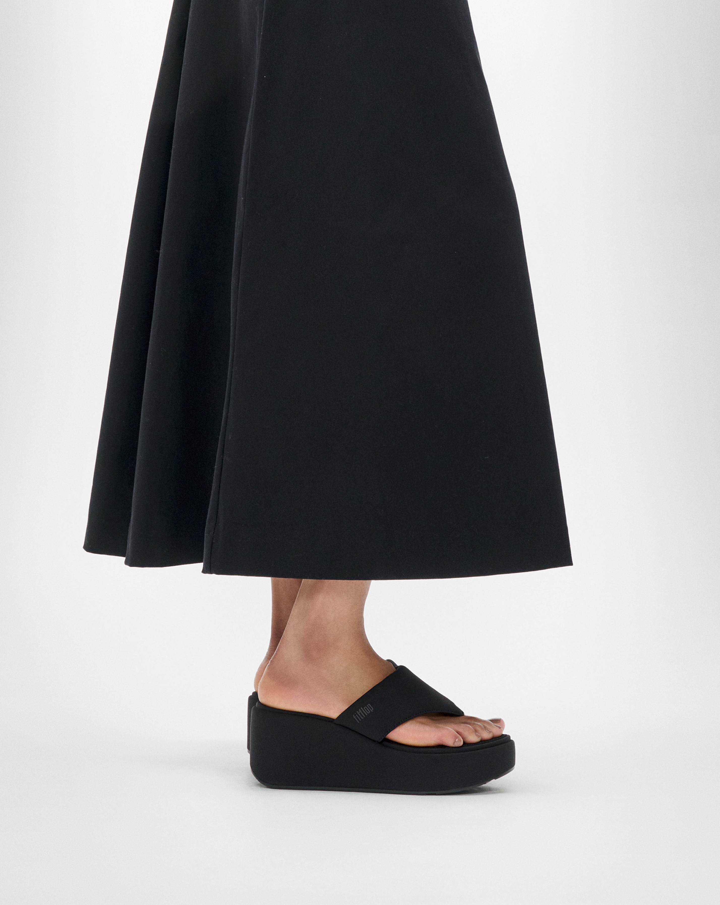 New In - Fit Flop Platforms Wedge Toe Post