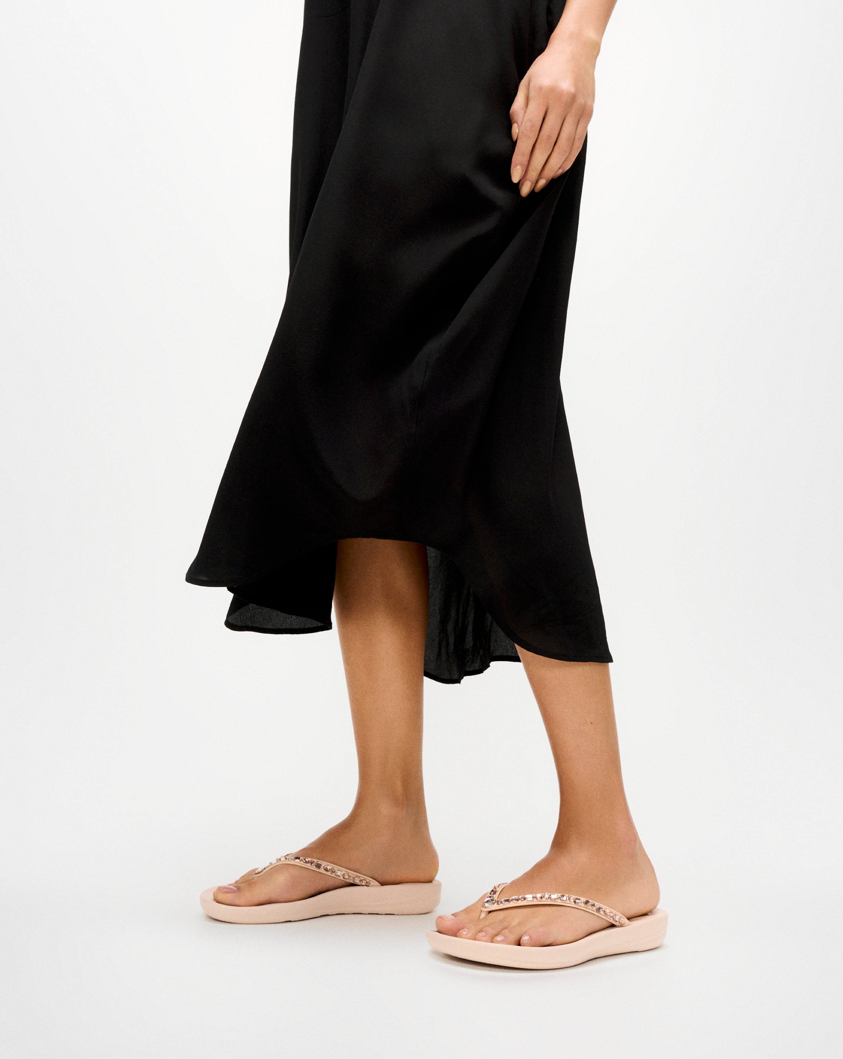 New In - Fit Flop Iqushion Flip Flops