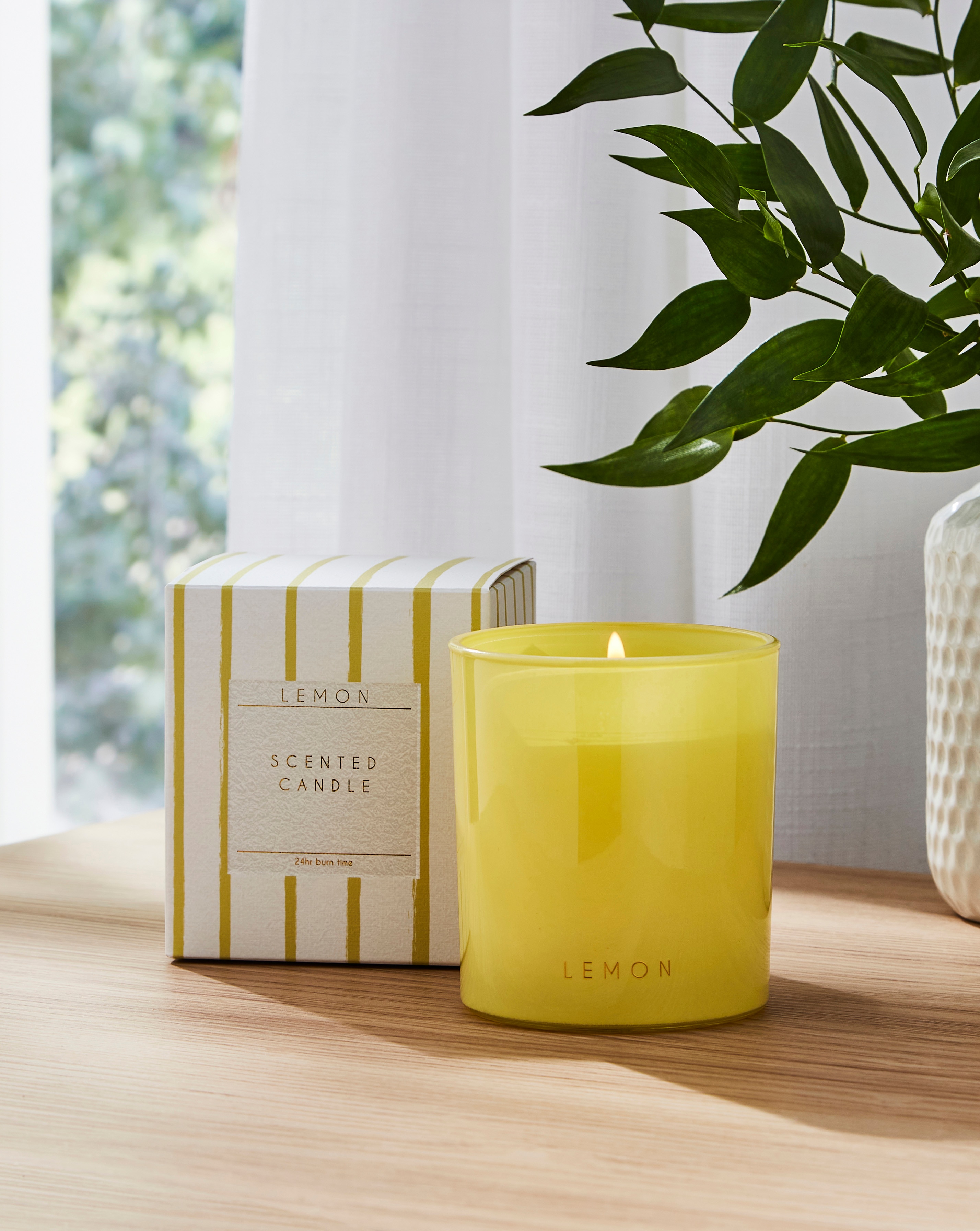 New In - Lemon Scented Candle