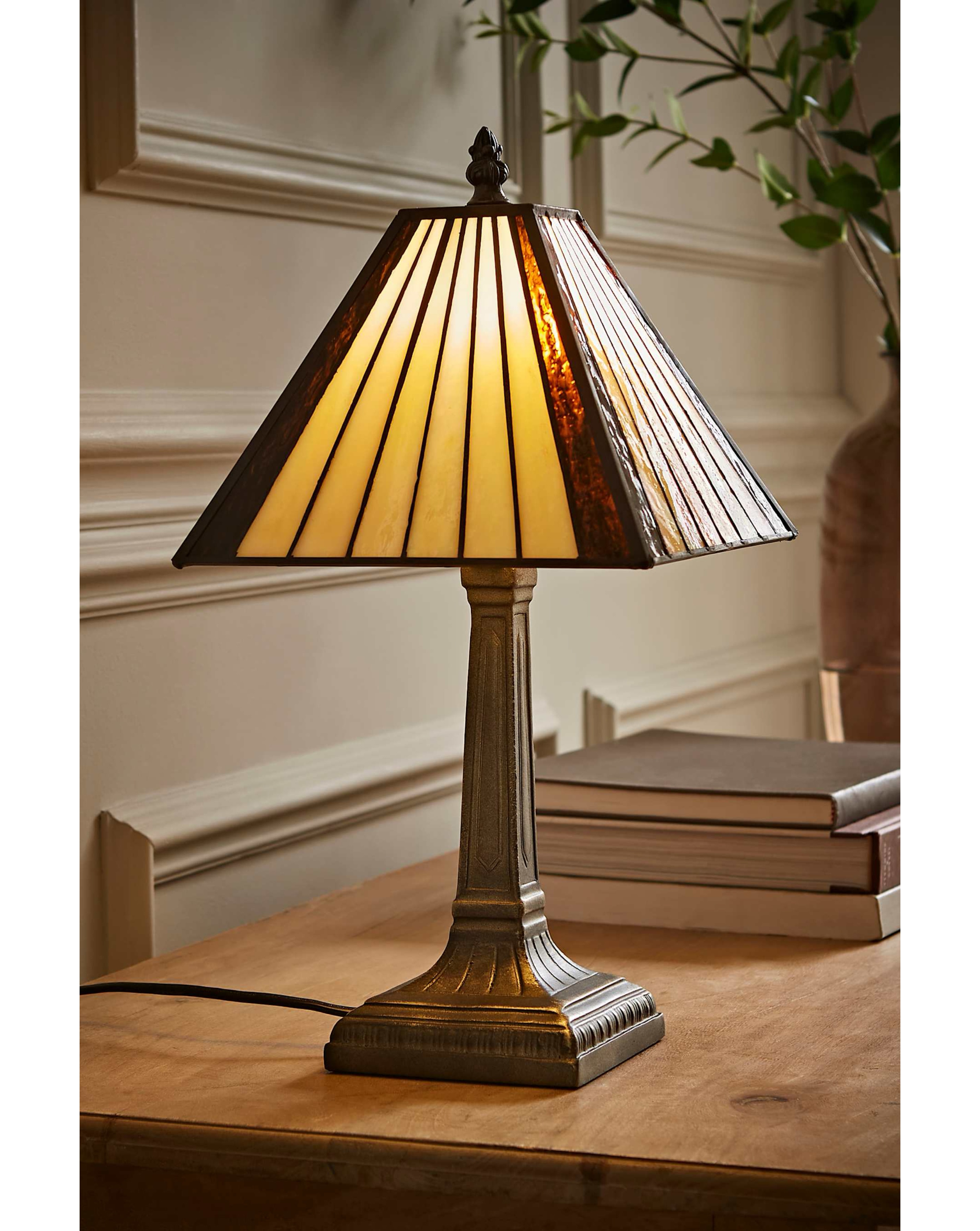 New In - Tiffany Traditional Table Lamp