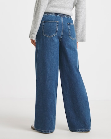 Mid Wash Tie Waist Jogger Jeans